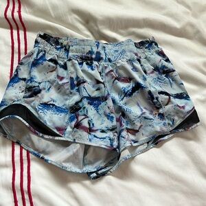 Lululemon hotty hot shorts size 6